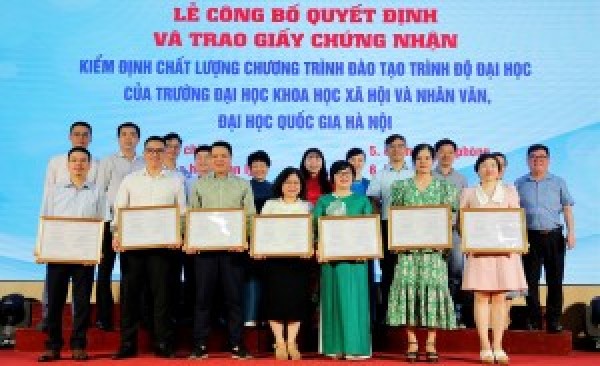 Thêm 7 chương trình đào tạo của Trường ĐH KHXH&NV được chứng nhận kiểm định chất lượng