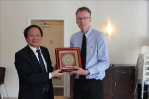 Prof. Nguyen Van Khanh visited and worked at University of South Australia