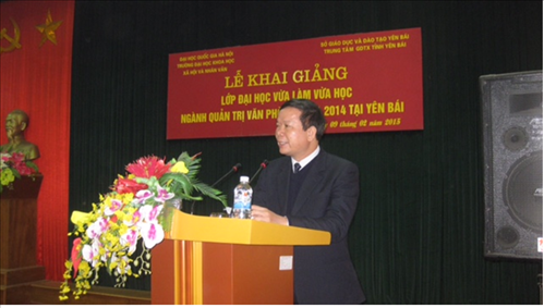 Lễ khai giảng lớp đại học vừa làm vừa học ngành Quản trị văn phòng khóa 2014 tại Yên Bái.