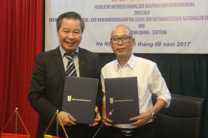 Signing MOU with Dao Minh Quang Foundation