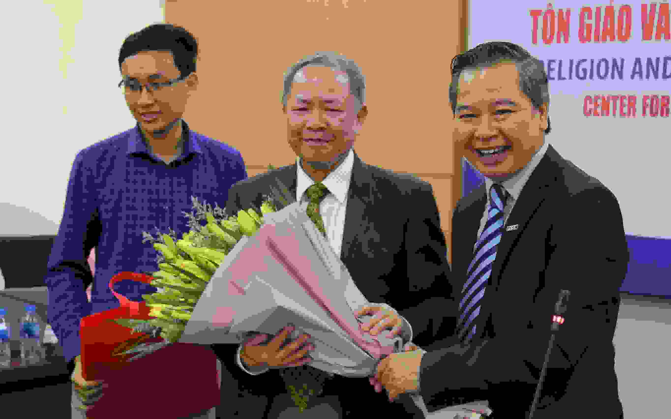 Khai mạc tọa đàm “Tôn giáo và khoa học phương Tây: nhìn từ cách tiếp cận Đông Á”