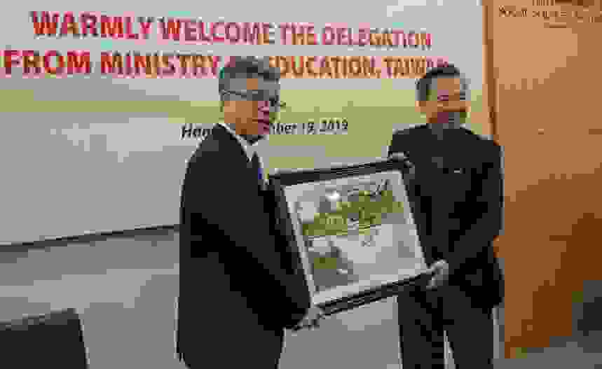 Tiếp đoàn công tác của Thứ trưởng Bộ Giáo dục Đài Loan (Trung Quốc)