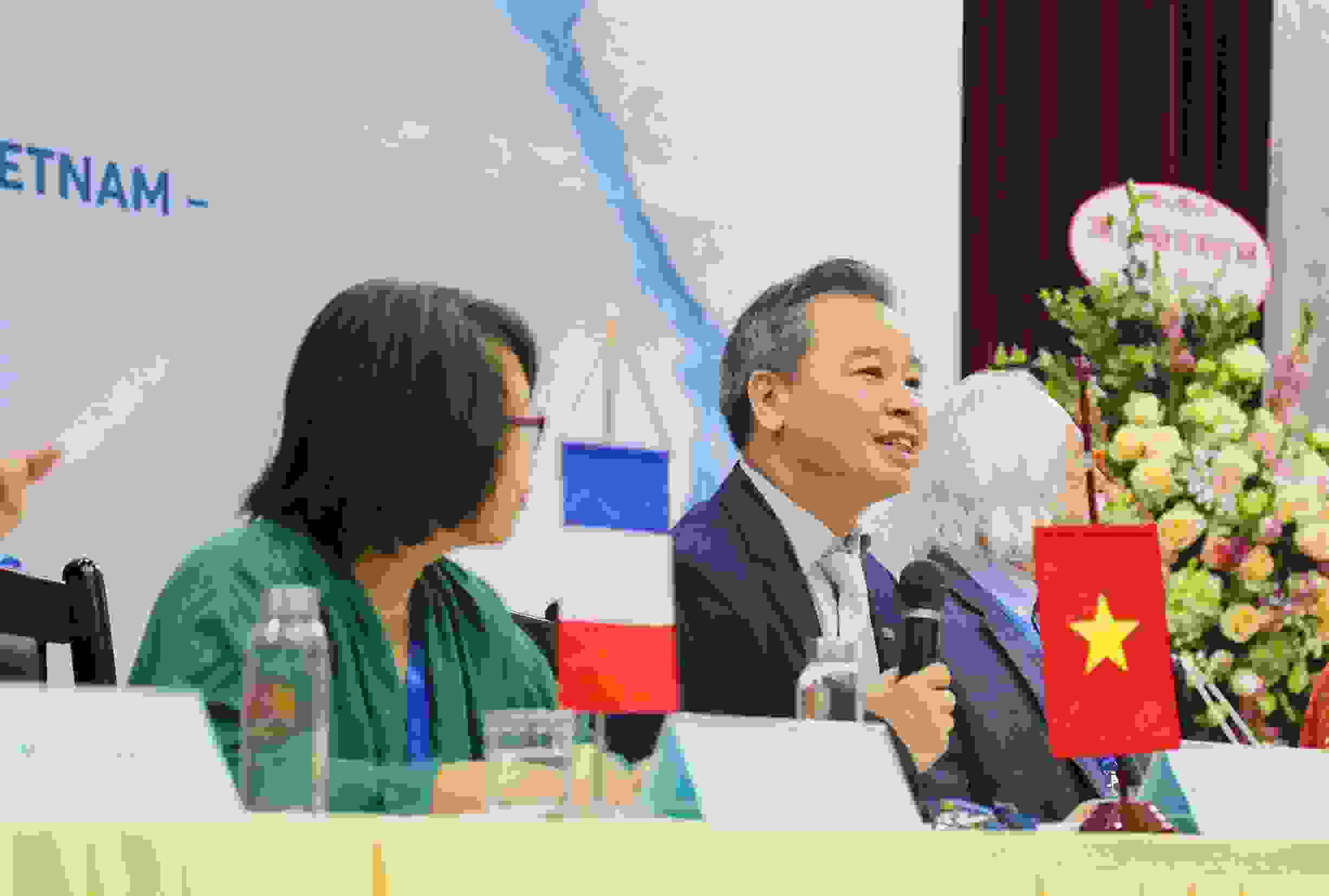 ĐỐI THOẠI & SUY NGẪM: GS.TS Phạm Quang Minh: Để chống dịch, cần một kế hoạch toàn cầu !