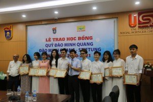 Dao Minh Quang Foundation always accompanies USSH's students
