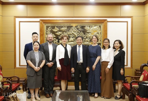 The University of Social Sciences and Humanities held a meeting with the delegation from the Rosa Luxemburg Foundation for Southeast Asia - Representative office in Hanoi