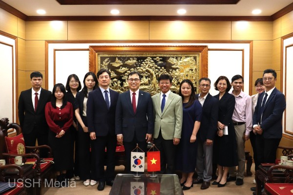 Korean Ambassador visits University of Social Sciences and Humanities: A bridge to develop Vietnam - Korea relations
