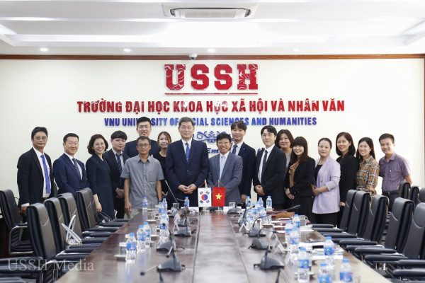 Thảo luận nhiều sáng kiến hợp tác giữa VNU-USSH và Korea Foundation