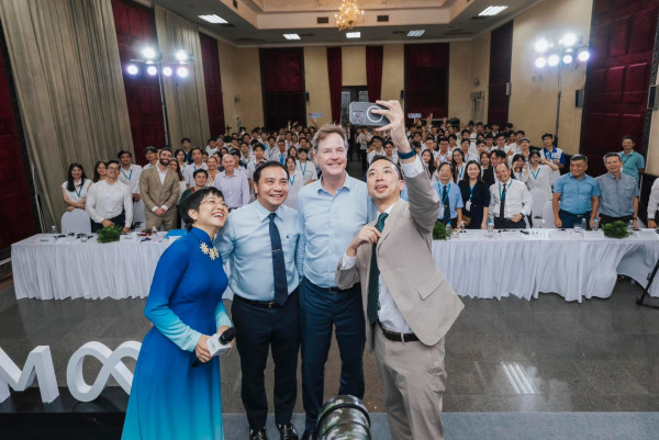 Meta President of Global Affairs Mr. Nick Clegg visited VNU and talked to its students on “The future of artificial intelligence (AI) and Vietnam”