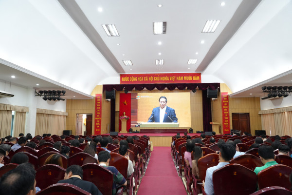 Đảng bộ Trường ĐHKHXH&NV tổ chức tiếp sóng Hội nghị toàn quốc quán triệt, triển khai thực hiện Nghị quyết số 66 và Nghị quyết số 68 của Bộ Chính trị