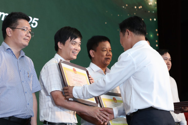 Hội nghị Khoa học, công nghệ và đổi mới sáng tạo năm 2025: ĐHQGHN khẳng định vị thế trung tâm đổi mới sáng tạo quốc gia