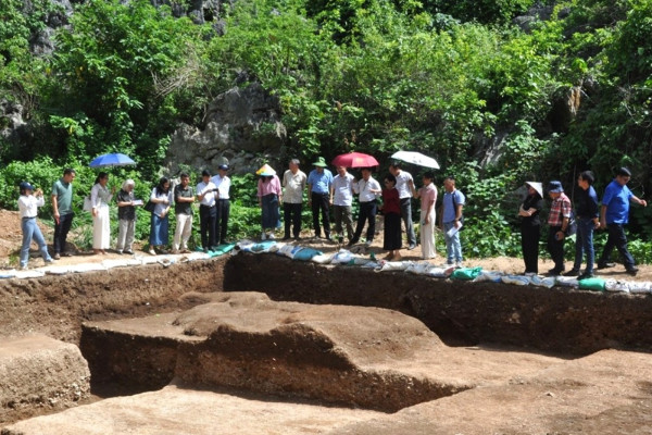 Các nhà khoa học VNU-USSH tham gia khai quật nhiều di tích, di vật giá trị tại Mán Bạc (Ninh Bình)