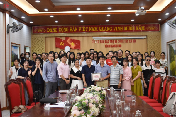 Sinh viên K67 Tâm lý học trải nghiệm thực tế trong chuyến thực tập tổng hợp tại Ninh Bình