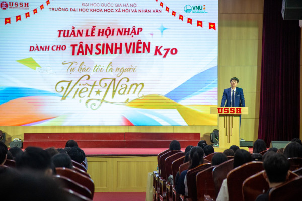 Tân sinh viên K70 VNU-USSH sẵn sàng bước vào năm học mới