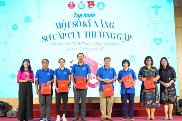 Tập huấn kỹ năng sơ cấp cứu thường gặp dành cho công đoàn viên, sinh viên USSH