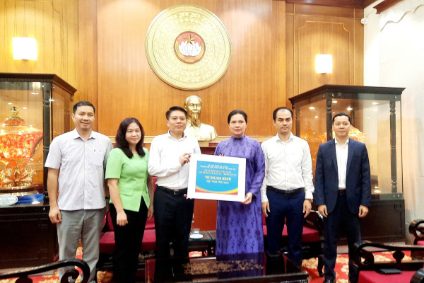 Công đoàn Trường ĐH KHXH&NV ủng hộ 250 triệu đồng tới đồng bào bị ảnh hưởng bởi bão lũ