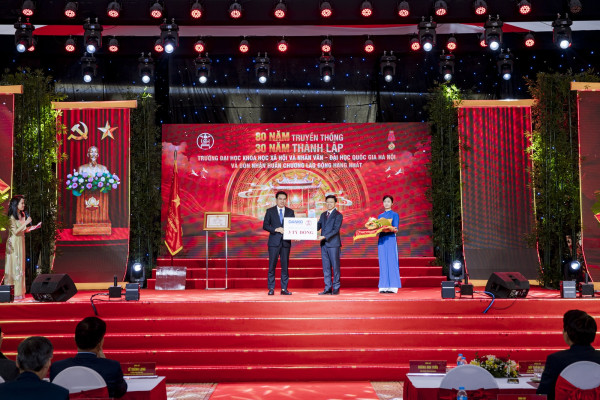 Danko Group dành tặng quỹ học bổng 3 tỷ đồng cho sinh viên Trường Đại học Khoa học Xã hội và Nhân văn