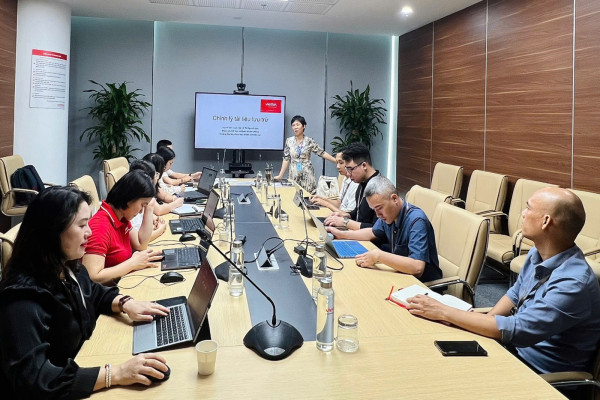 Chuyển giao công nghệ triển khai dự án chỉnh lý và số hóa tài liệu lưu trữ - Phương thức gắn kết giữa Nhà trường và Doanh nghiệp của ngành Lưu trữ học