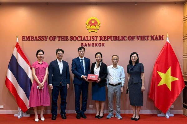 Đoàn công tác Trường ĐH KHXH&NV thăm và làm việc tại Đại sứ quán Việt Nam tại Thái Lan