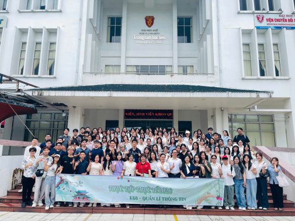Sinh viên K68 Quản lý thông tin trải nghiệm và học tập từ thực tiễn tại Huế