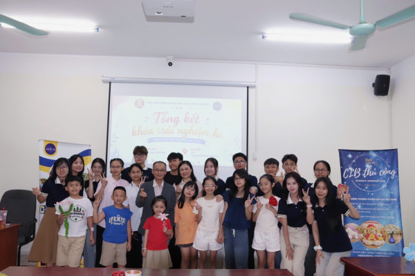 Công đoàn Trường Đại học Khoa học Xã hội và Nhân văn tổ chức tổng kết lớp trải nghiệm hè năm 2026 “Hạ chạm sắc màu” dành cho con của viên chức người lao động.