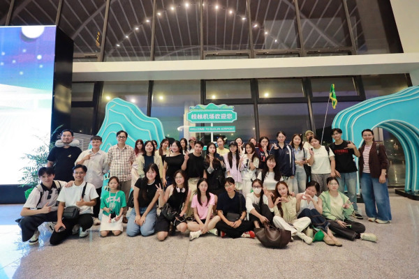 Sinh viên K68 Việt Nam học và hành trình thực tế "Theo dòng Ly Giang"