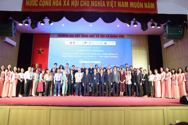 Kết nối tri thức, thu hẹp khoảng cách số trong giáo dục đại học
