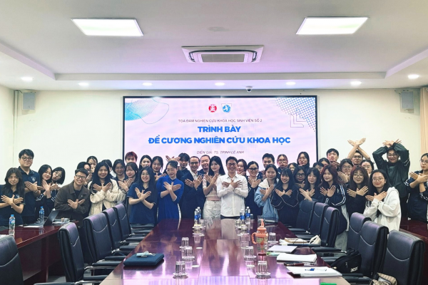Đẩy mạnh phong trào Nghiên cứu khoa học sinh viên VNU-USSH với chuỗi tập huấn chuyên đề