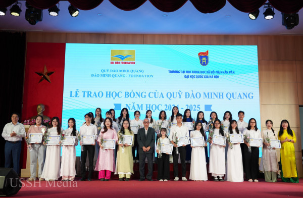 Quỹ Đào Minh Quang trao 28 suất học bổng cho sinh viên VNU-USSH