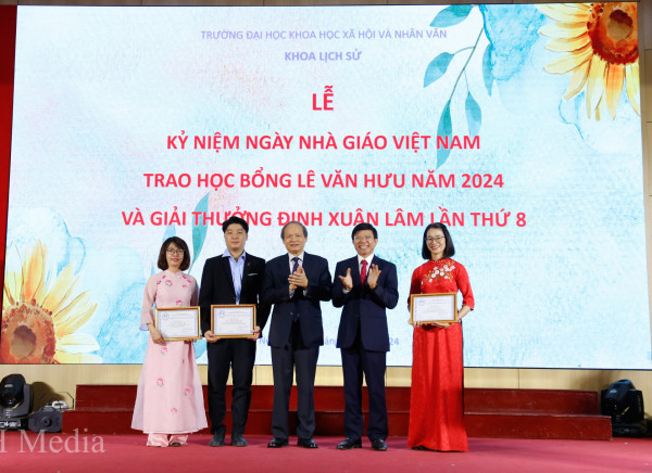 Trao Học bổng Lê Văn Hưu và Giải thưởng Đinh Xuân Lâm năm 2024