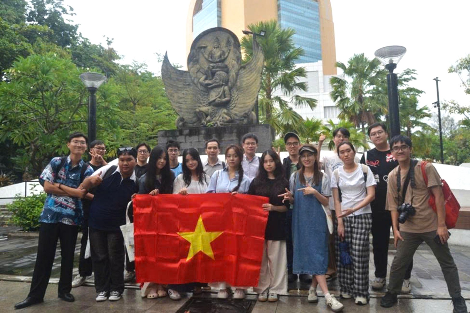 Sinh viên khoa Lịch sử thực tế tại Indonesia: Mở cánh cửa giao lưu học thuật và văn hoá quốc tế