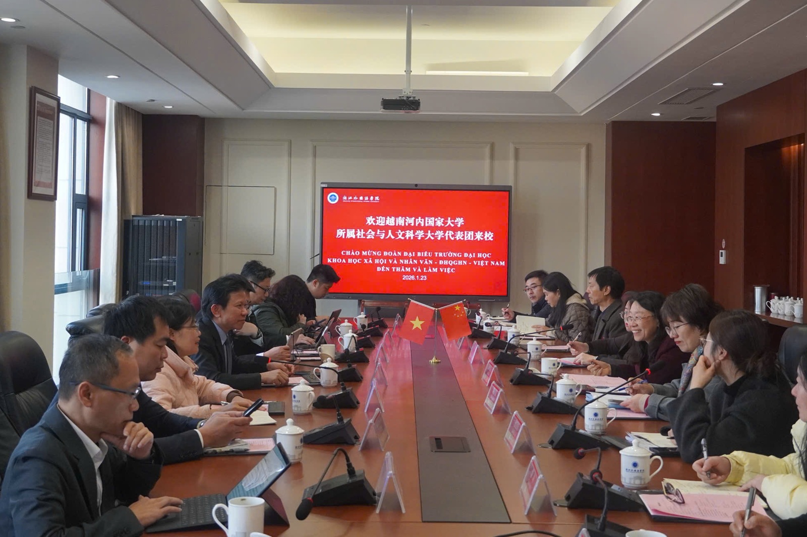 Những bước đi đầu tiên trong quan hệ hợp tác giữa Trường ĐH KHXH&NV với Trường ĐH Ngoại ngữ Chiết Giang