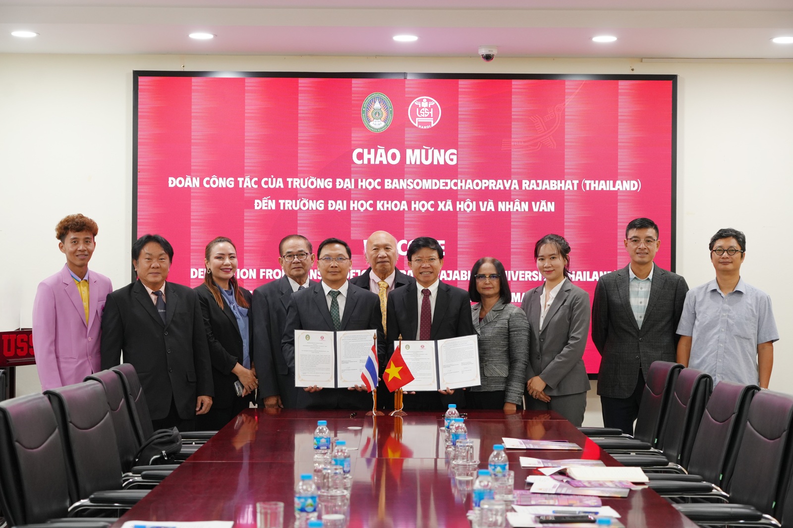 Trường ĐH KHXH&NV và Trường ĐH Bansomdejchaopraya Rajabhat (Thái Lan): Thắt chặt quan hệ hợp tác sau hơn hai thập kỷ gắn bó