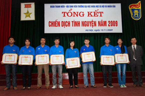 Tổng kết hè tình nguyện 2009: 13 tập thể và 77 cá nhân được khen thưởng các cấp