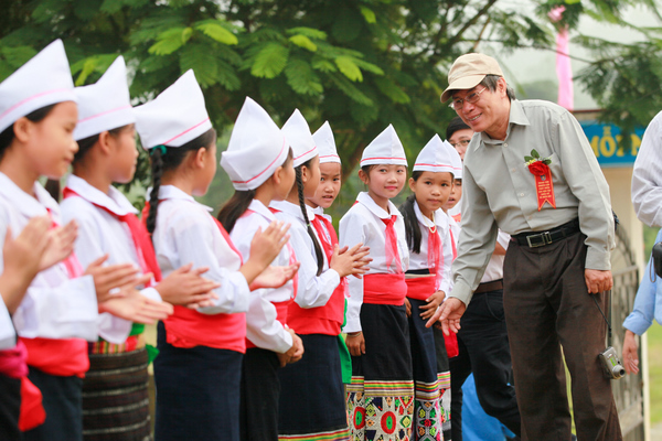 Trao tài trợ cho Trường Tiểu học Xuân Lộc