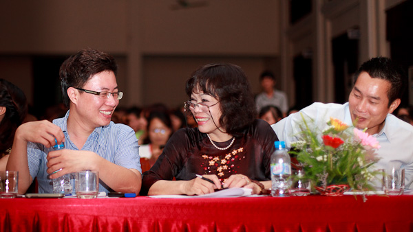 Văn Thị Quỳnh Nhung giành danh hiệu Micro Vàng 2011