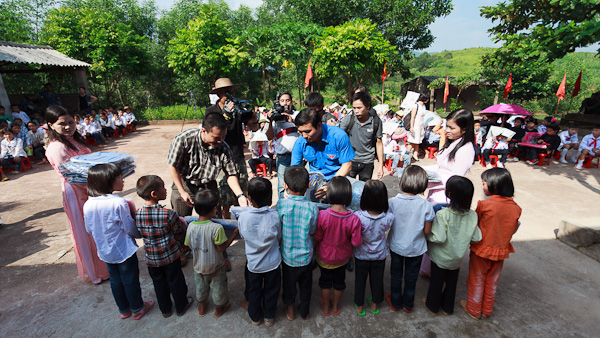 Món quà đầu năm học cho học sinh Bắc Giang
