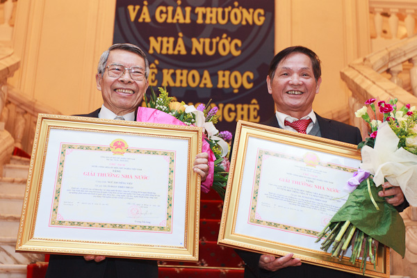 Thêm 5 nhà giáo nhận Giải thưởng Hồ Chí Minh và Giải thưởng Nhà nước