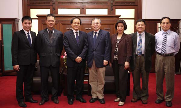 Hiệu trưởng thăm và làm việc tại Đài Loan