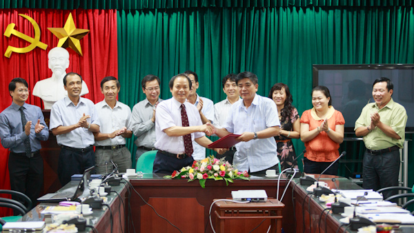 Kí thoả thuận hợp tác với TT Bảo tồn Di sản Thăng Long