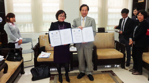 PGS Trần Thị Minh Hoà thăm và làm việc với các ĐH ở Đài Loan