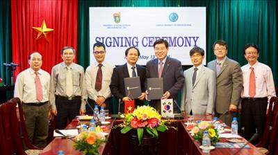 Signing memorandum of understanding with Hankuk University of Foreign Studies