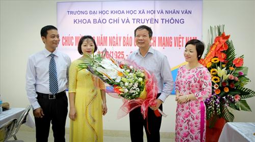Đảng ủy, Ban Giám hiệu Nhà trường chúc mừng ngày Báo chí Cách mạng Việt Nam