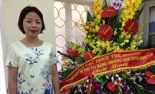 Đồng chí Đinh Thế Huynh gửi lẵng hoa chúc mừng ngày Báo chí Cách mạng Việt Nam