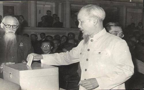 Hồ Chí Minh - Kiến trúc sư của nền độc lập dân tộc và chế độ Cộng hòa Dân chủ Việt Nam năm 1945