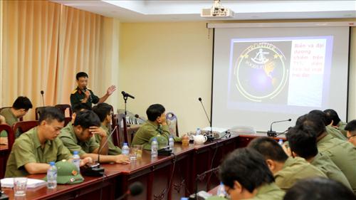 Khai mạc khóa huấn luyện lực lượng dân quân tự vệ năm 2015