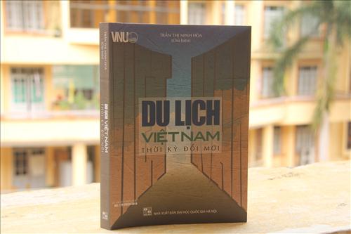 Giới thiệu sách “ Du lịch Việt Nam thời kỳ đổi mới”