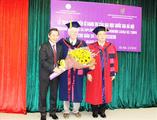 Đại học Quốc gia trao bằng Tiến sĩ Danh dự cho Giáo sư Gilbert de Terssac