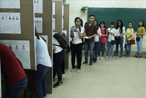 Bầu cử Quốc hội và HĐND các cấp tại điểm bỏ phiếu Trường ĐHKHXH&NV.