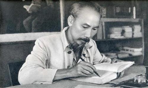 Hồ Chí Minh với thắng lợi của Cách mạng Tháng tám và thiết lập thể chế cộng hòa dân chủ Việt Nam