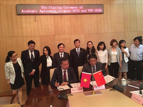 Hiệu trưởng Nhà trường thăm và ký kết thỏa thuận hợp tác với Đại học Ngoại ngữ Bắc Kinh